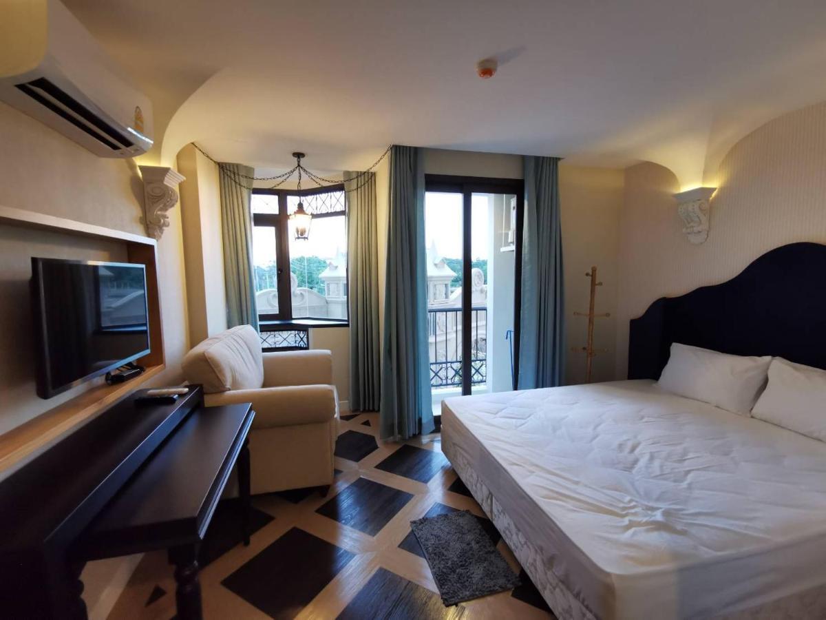 Espana Condo Resort Jomtien Beach Exterior photo
